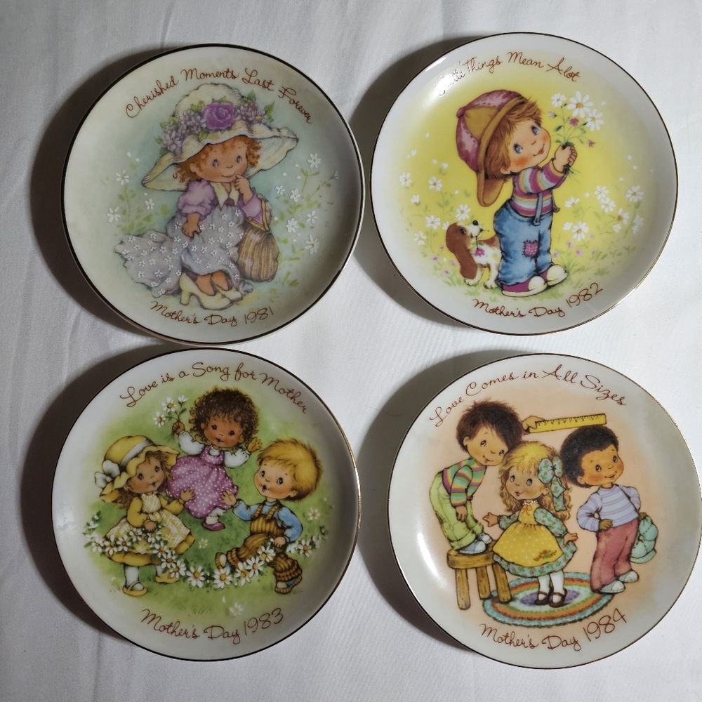 MOTHER'S DAY COLLECTION PLATES SET OF 4